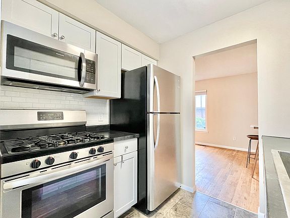 4th image of 977 N Terrace Ln