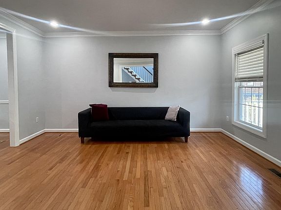 5th image of 2920 Lawrence Dr
