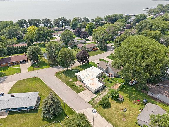3rd image of 200 Fairway Dr