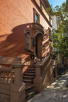 Rented by Anita Loewy, Inc | media 42