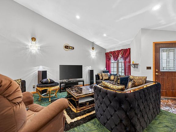 5th image of 2821 Carrousel Ln