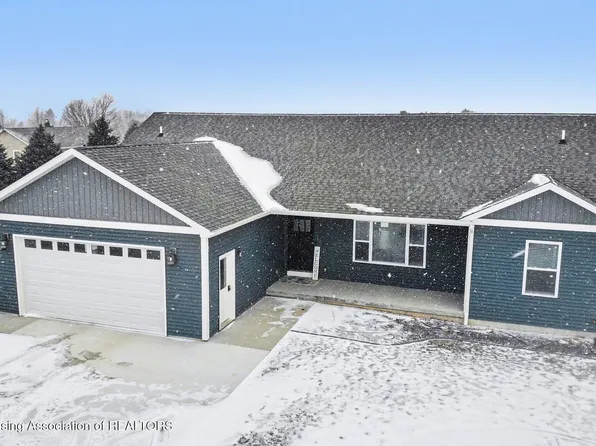 1008 Eagle View Dr, Lake Isabella, MI 48893