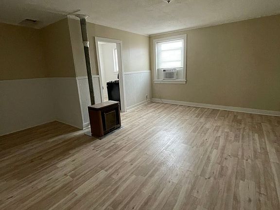 5th image of 331 Commercial St #3