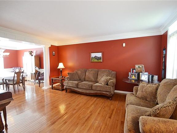 4th image of 165 Pinehurst Dr