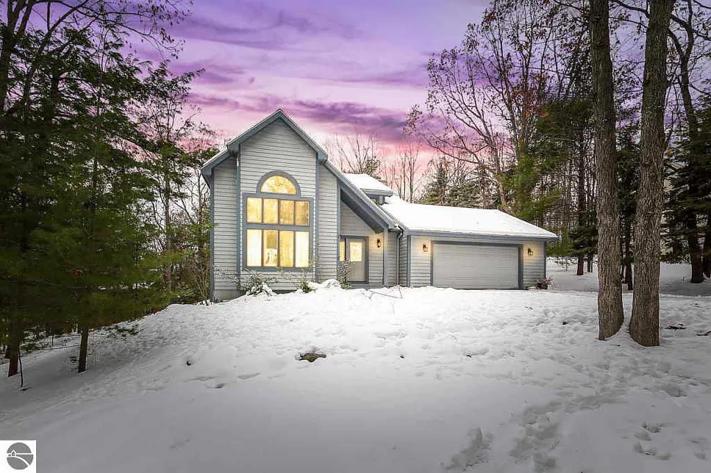3836 Village Circle Dr photo 1