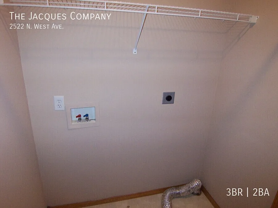 3 Bedroom 2 Bath Home in Quiet North Side Subdivision — Photo 4