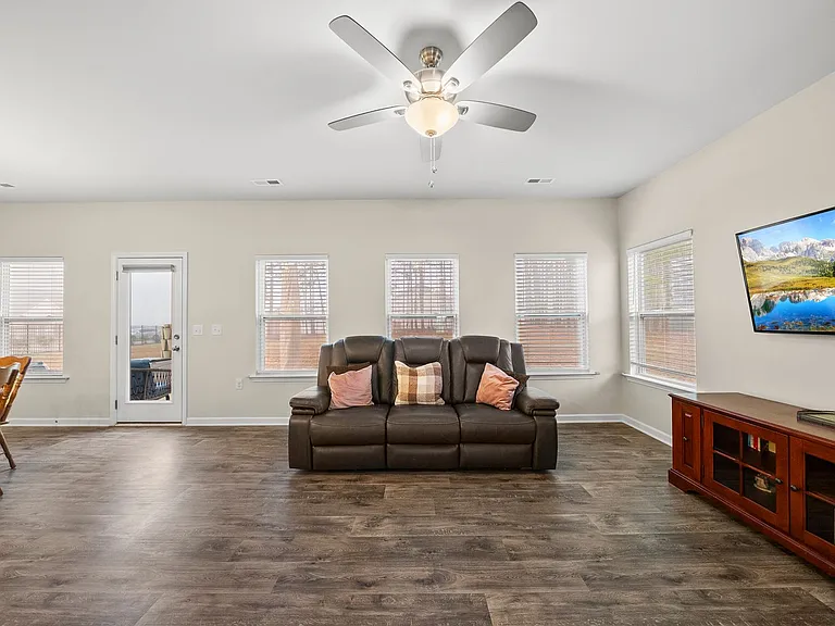 304 Beacon Hill Rd — Photo 4