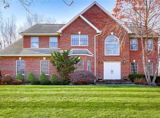 41 Coe Farm Rd, Suffern, NY 10901