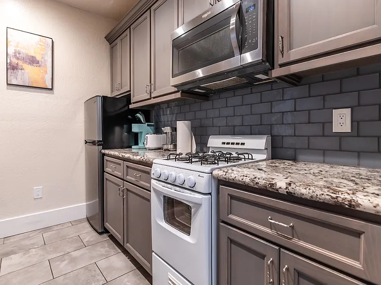 427 S 3rd St #3 — Photo 9