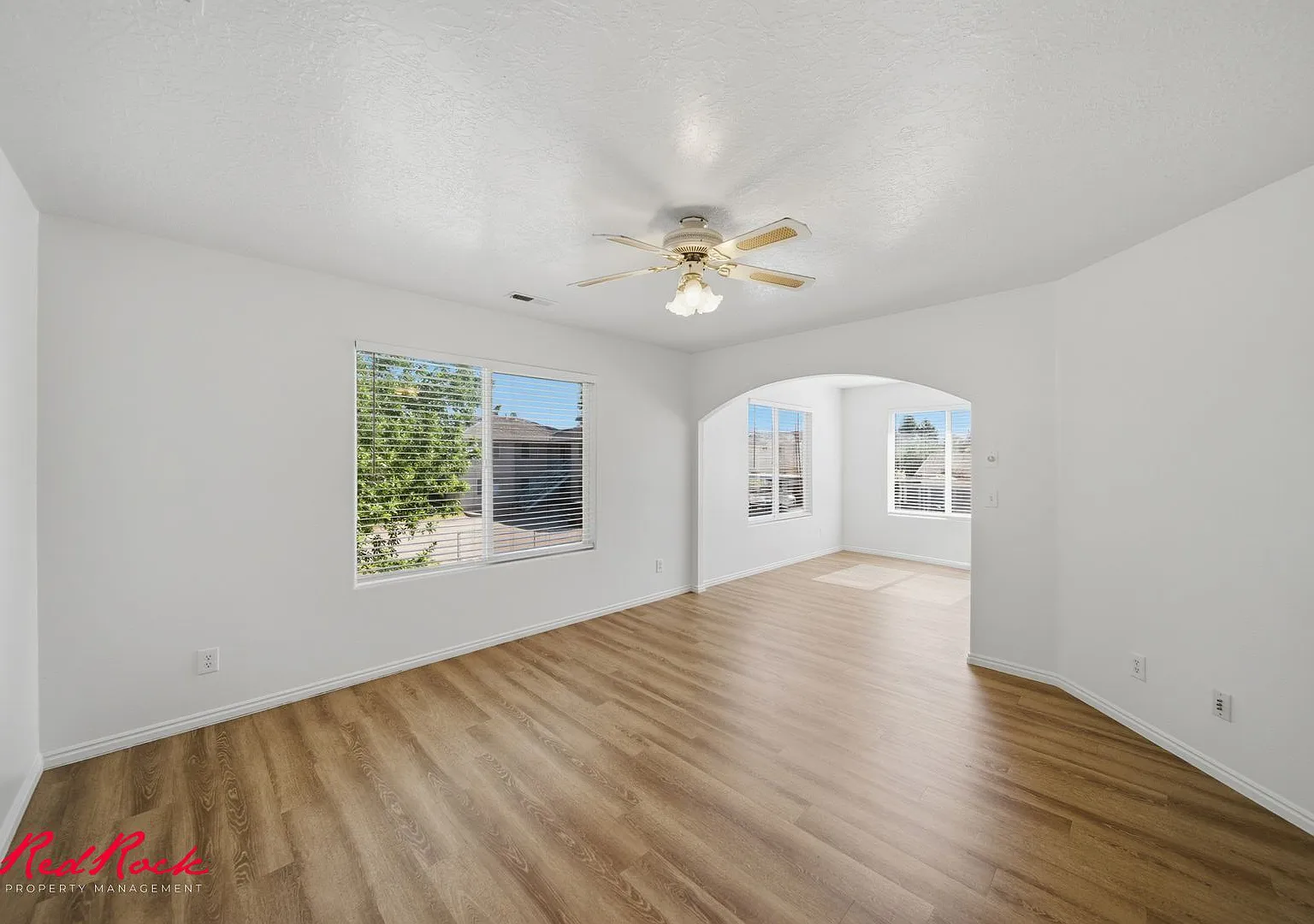 Conveniently Located 3 Bedroom Condo! — Photo 4