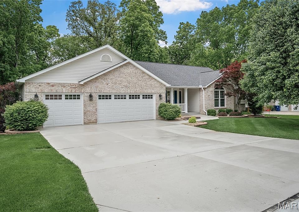 1st image of 1963 Woodland Ct