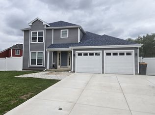 105 Jefferson Ln, Streamwood, IL 60107