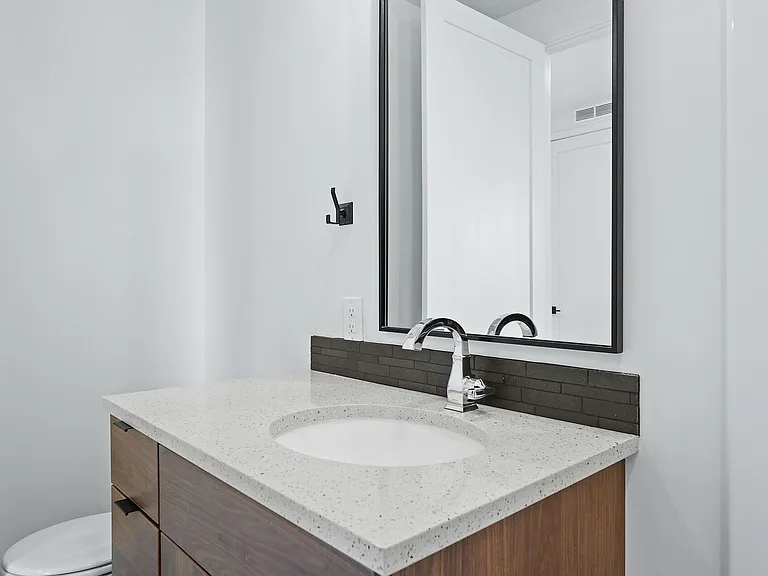 Laurel Apartments — Photo 20