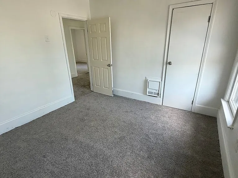 10748 Hull Ave — Photo 4