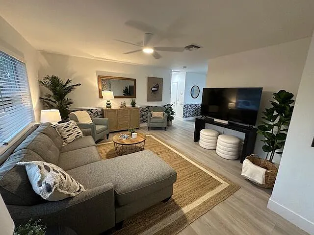 2 bed, 1.0 bath, 840 sqft, $3,995 — Photo 2