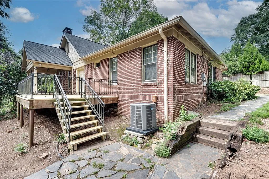 3 bed, 2.0 bath, 1865 sqft, $3,600 — Photo 4