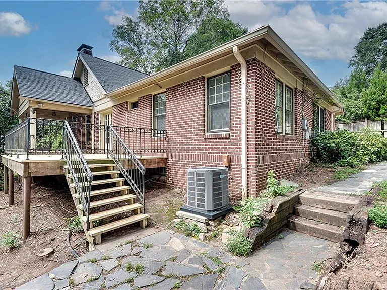 1424 Emory Rd NE — Photo 4