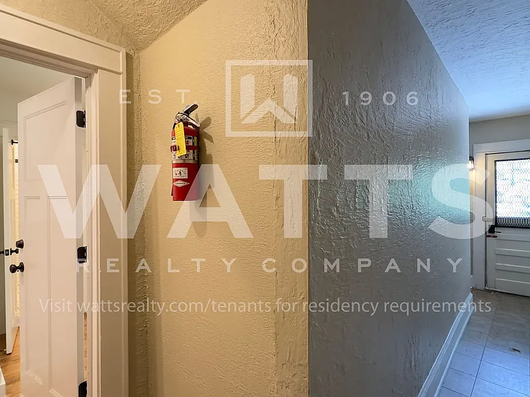 1093 Columbiana Rd — Photo 30