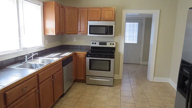 225 Ruth St — Photo 9