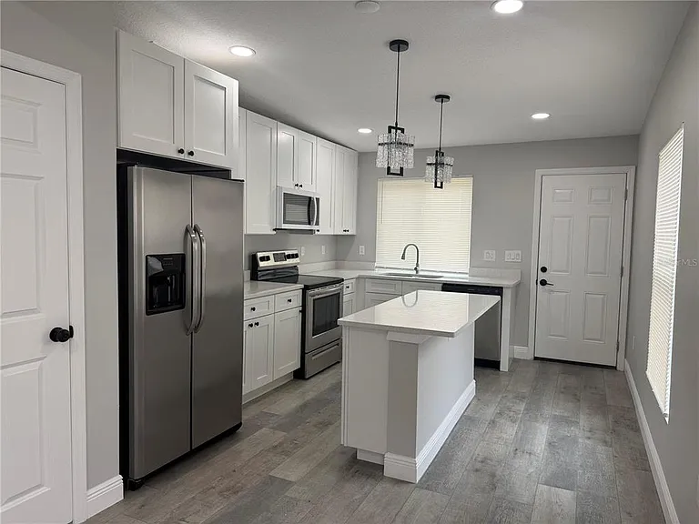 225 E Warren Ave — Photo 11