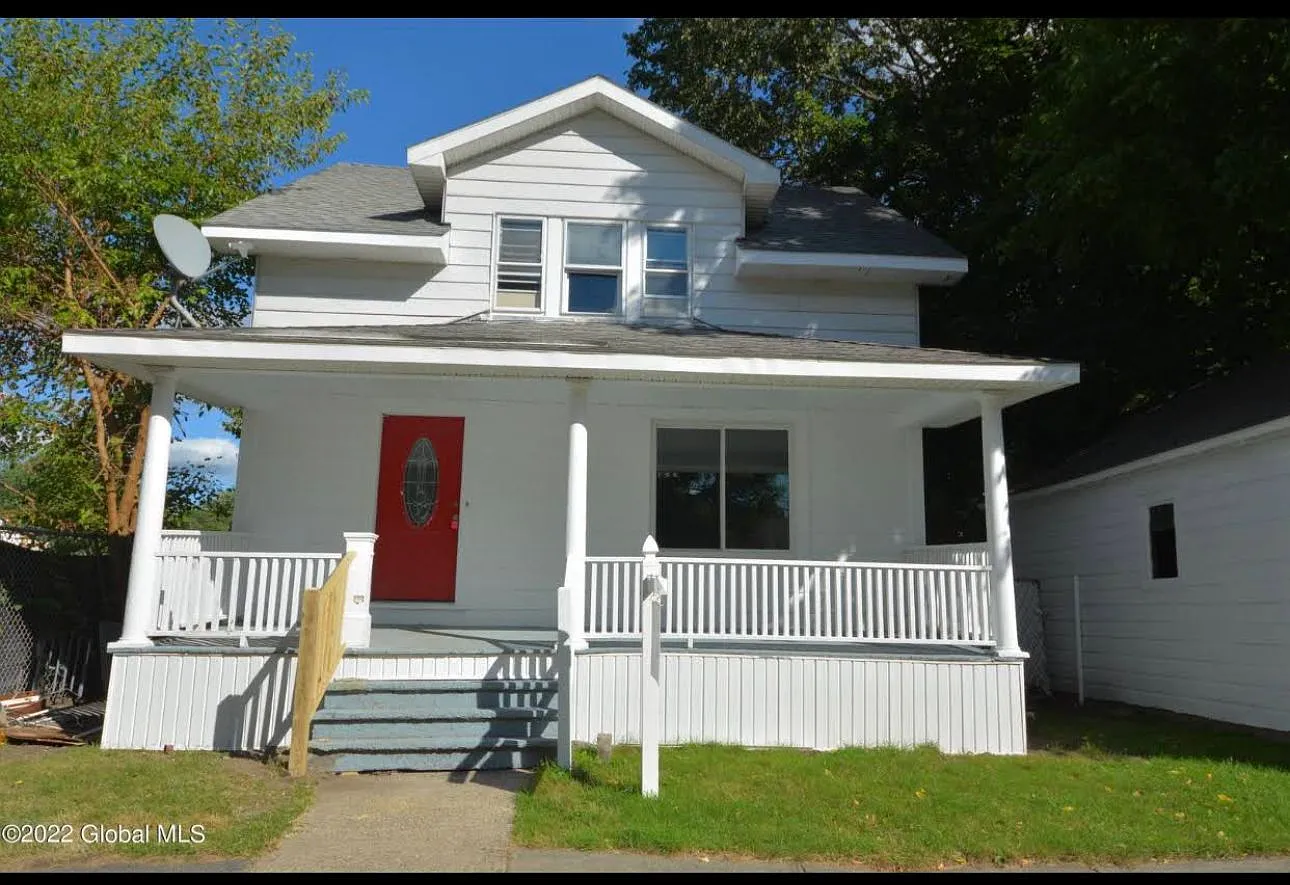 4 bed, 1236 sqft, $2,000 — Photo 1