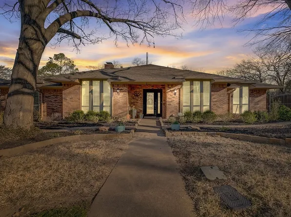 3701 N Shadycreek Dr, Arlington, TX 76013