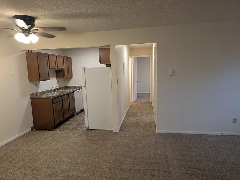 Park Ridge Apartments — Photo 40