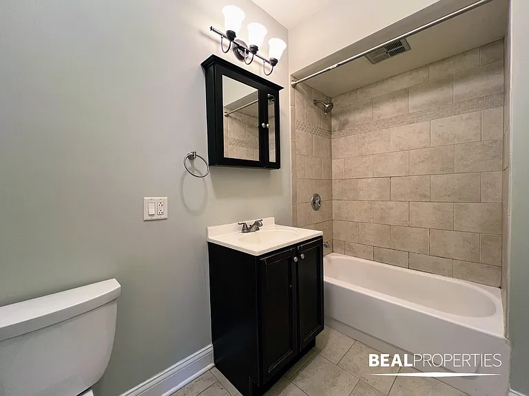 837 West Wolfram Street — Photo 19