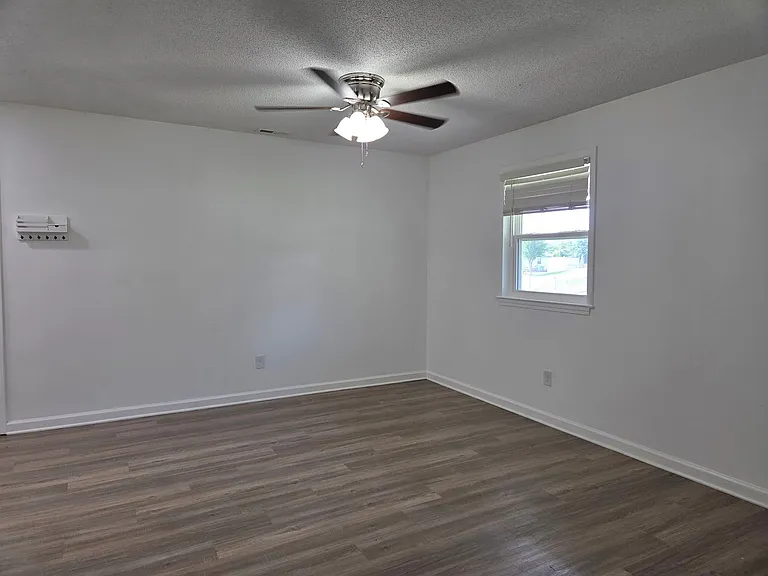 217 Foxwood Dr — Photo 2