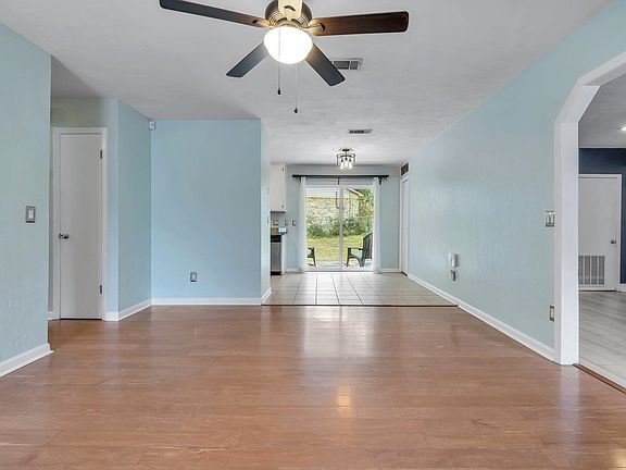 4th image of 3720 Wood Hill Dr