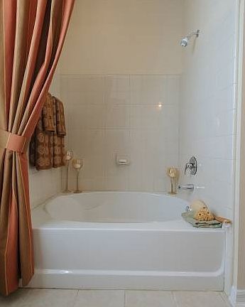 4th image of 400 Birchall Ln APT 204