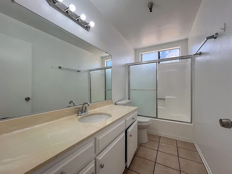 11943 Grevillea Ave — Photo 18