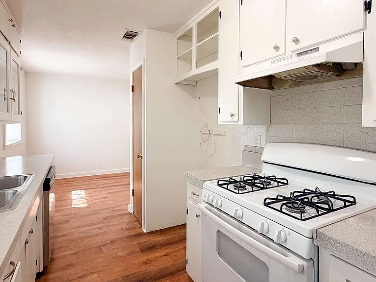 604 Mesquite Ave — Photo 6