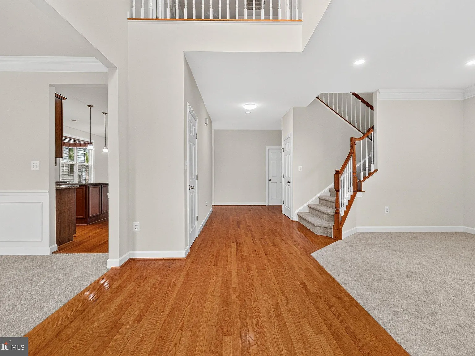5 bed, 4.0 bath, 4548 sqft, $4,300 — Photo 4