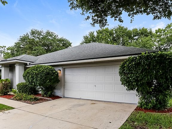 3rd image of 14196 Crestwick Dr W