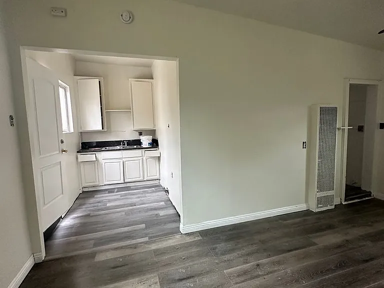 1304 Amalia Ave — Photo 4