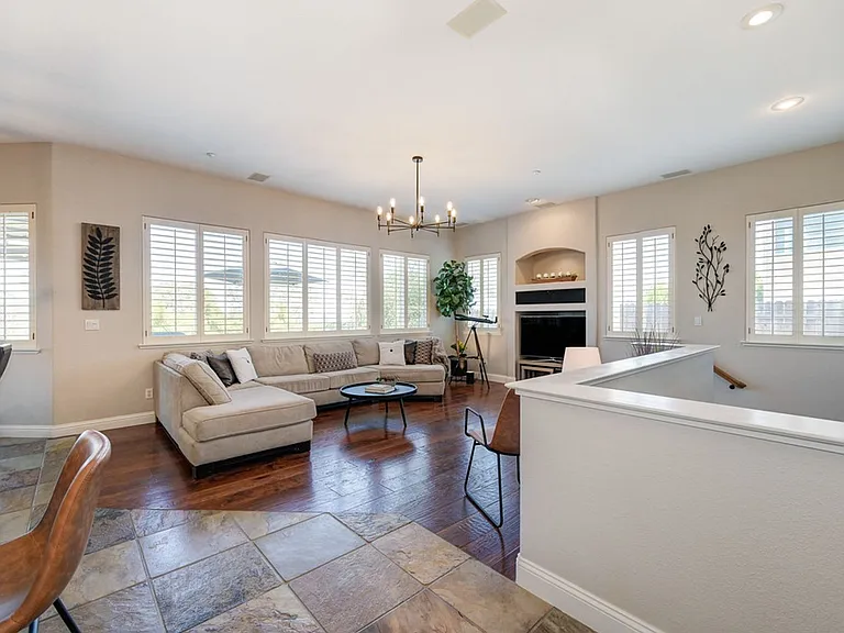 7029 Pembroke Way — Photo 16