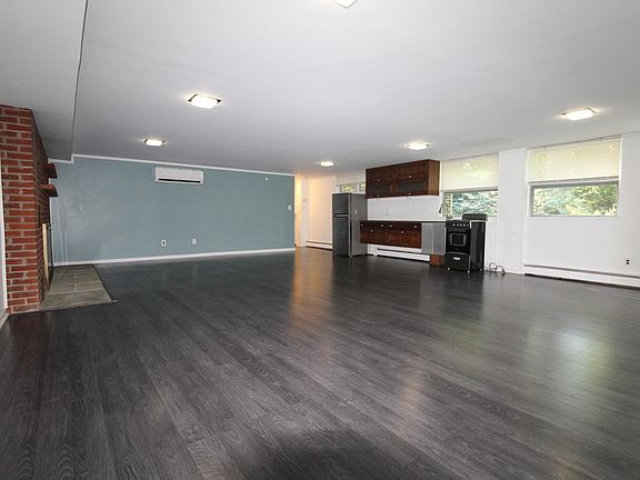 2nd image of 38 Rebecca Ln