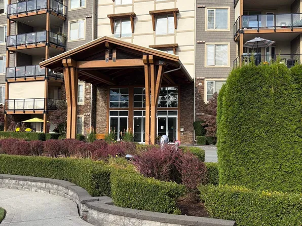 45750 Keith Wilson Rd #203, Chilliwack, BC V2R 0X3