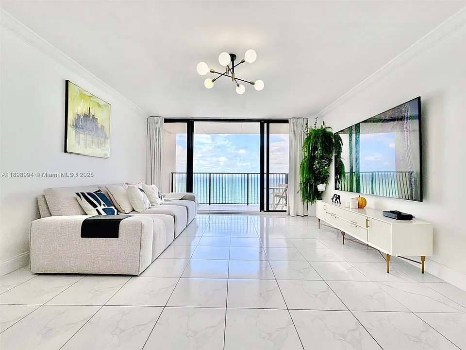 2101 S Ocean Dr #1402