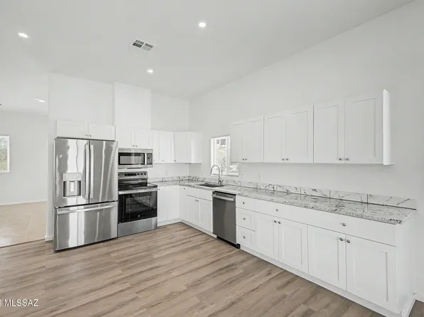 8895 S Marstellar Rd, Tucson, AZ 85736
