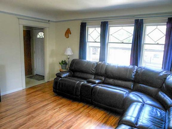 4th image of 432 Yellowstone Ave