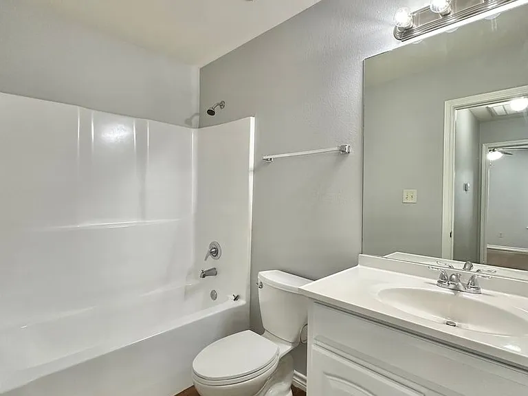 8720 Mansion Creek Cir — Photo 27