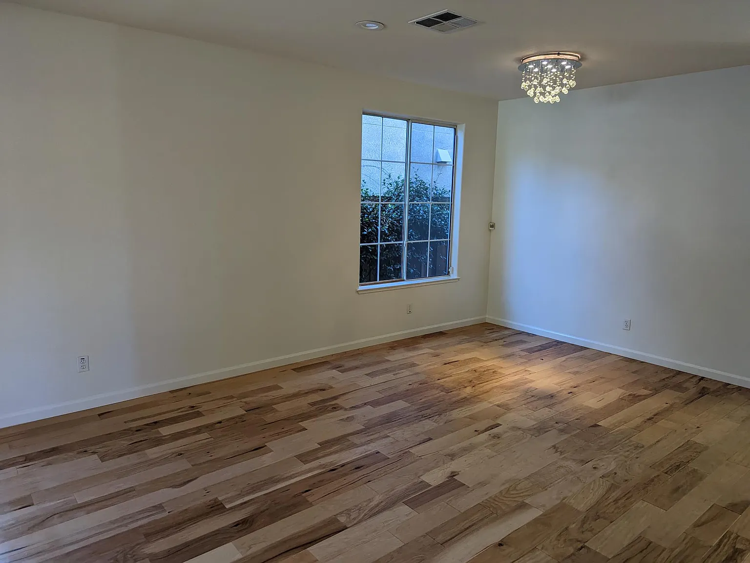 3 bed, 2.5 bath, 2292 sqft, $5,350 — Photo 4