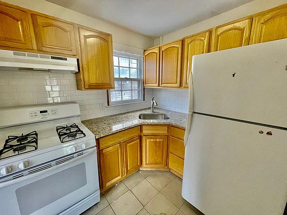 4th image of 21 Longview Ave