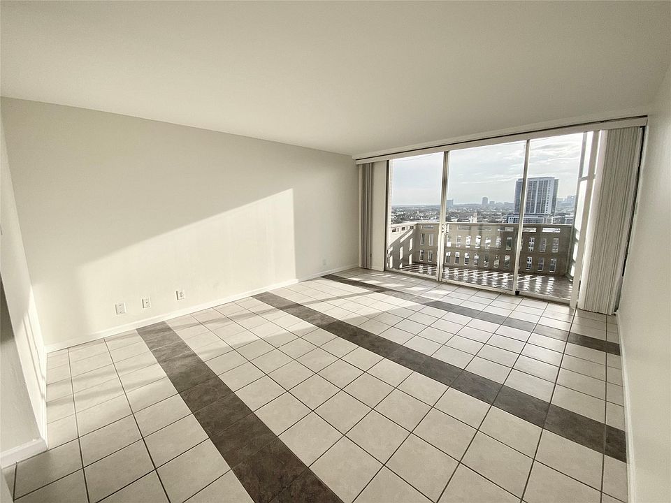 1st image of 2016 Main St APT 1612