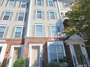 46930 Courtyard Sq, Sterling, VA 20164