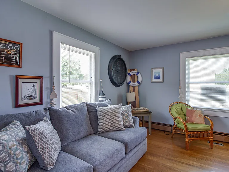 1273 Little Bay Ave — Photo 5