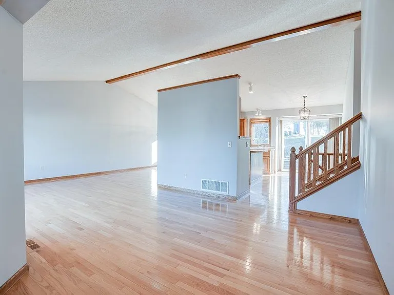 14813 Interlachen Ln — Photo 3