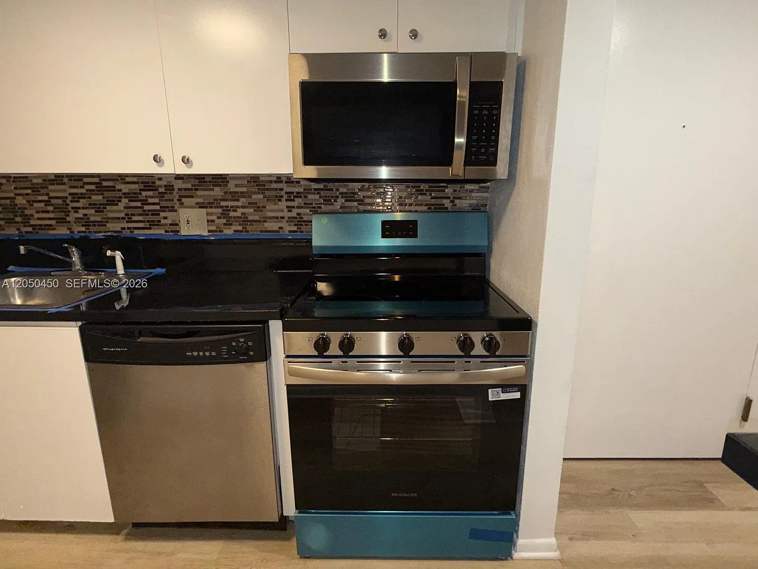 Isola Condo — Photo 3